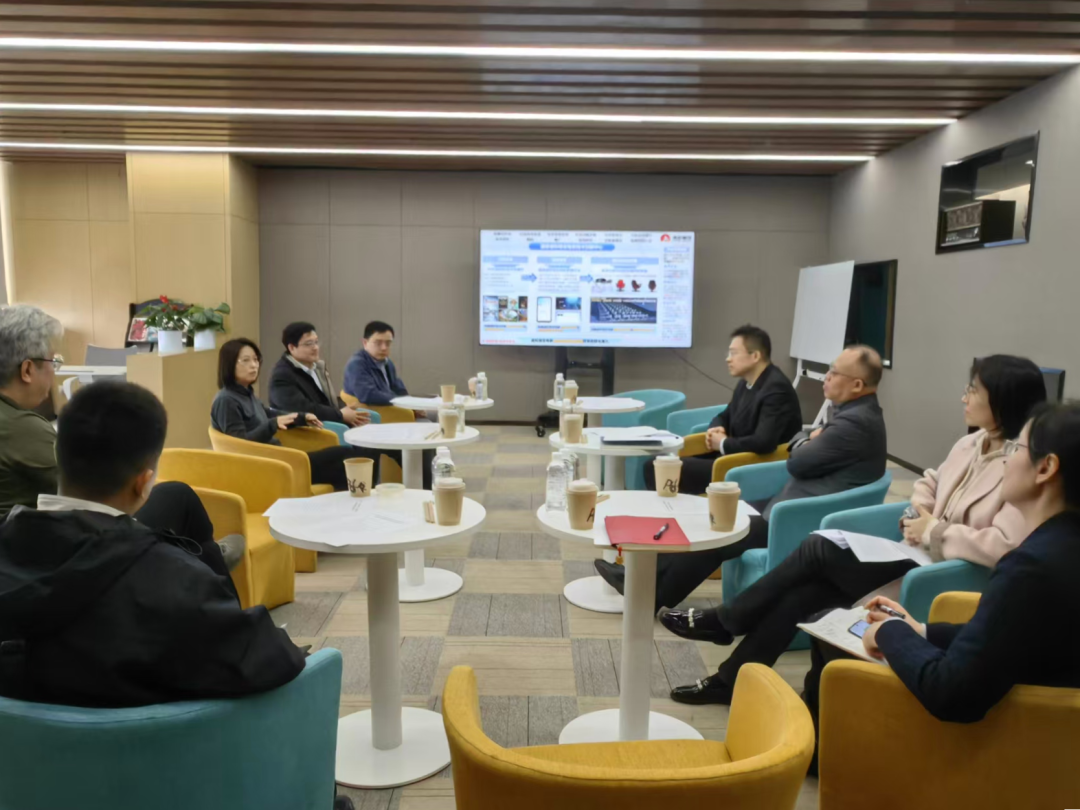 貫徹“XR產(chǎn)業(yè)創(chuàng)新中心”建設(shè)戰(zhàn)略布局，西投控股赴西部電影集團(tuán)有限公司座談交流