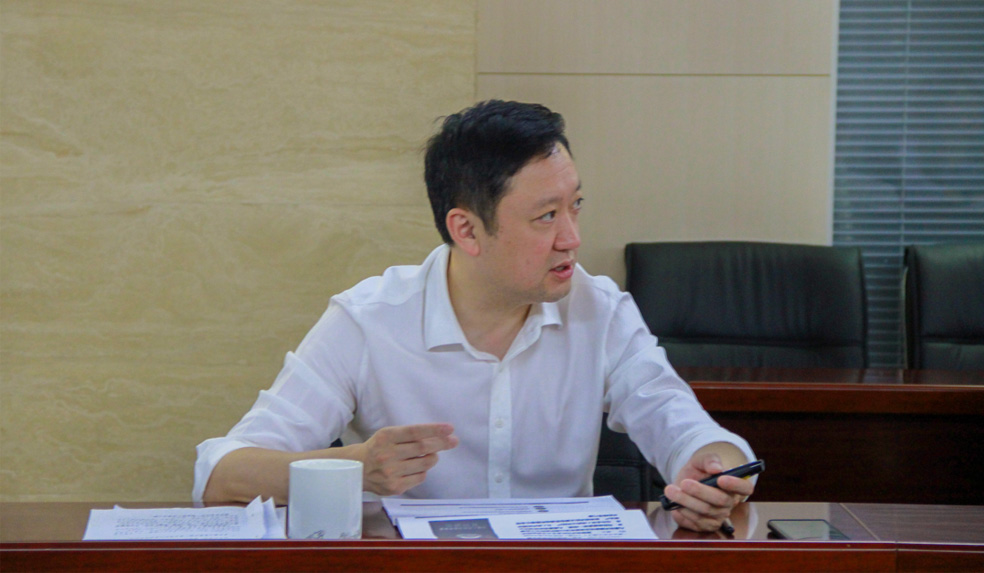 杜巖岫同志參加支部活動，為黨員講授黨課