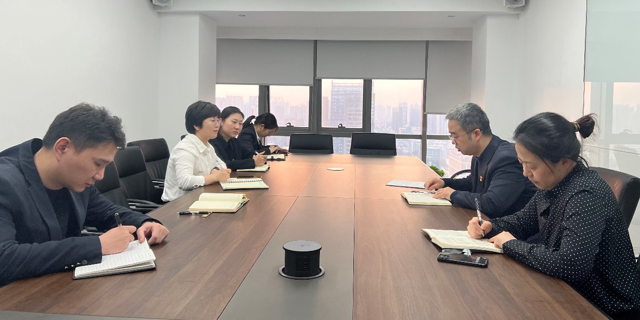 努力把準(zhǔn)斗爭(zhēng)方向，堅(jiān)定斗爭(zhēng)意志——法律事務(wù)中心召開(kāi)會(huì)議傳達(dá)黨課精神