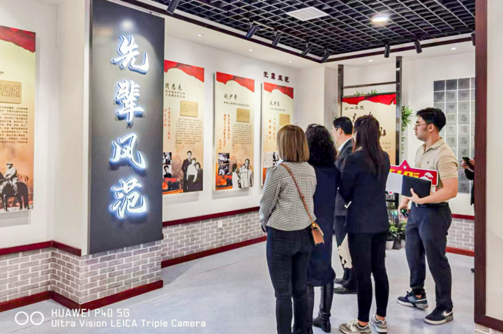 公司固定收益部黨支部、投行業(yè)務(wù)部黨支部、綜合事務(wù)部與金融（產(chǎn)業(yè)）基地保障黨支部開展聯(lián)合黨日活動(dòng)