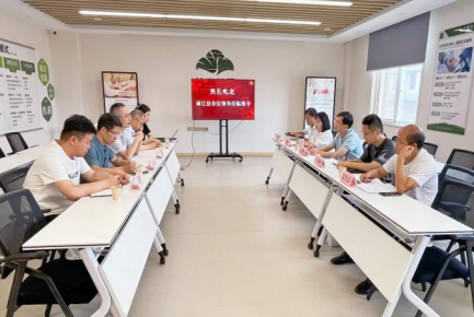 麻江縣縣委副書記、縣人民政府縣長楊興濤一行到頤信養(yǎng)老公司進(jìn)行康養(yǎng)項目考察